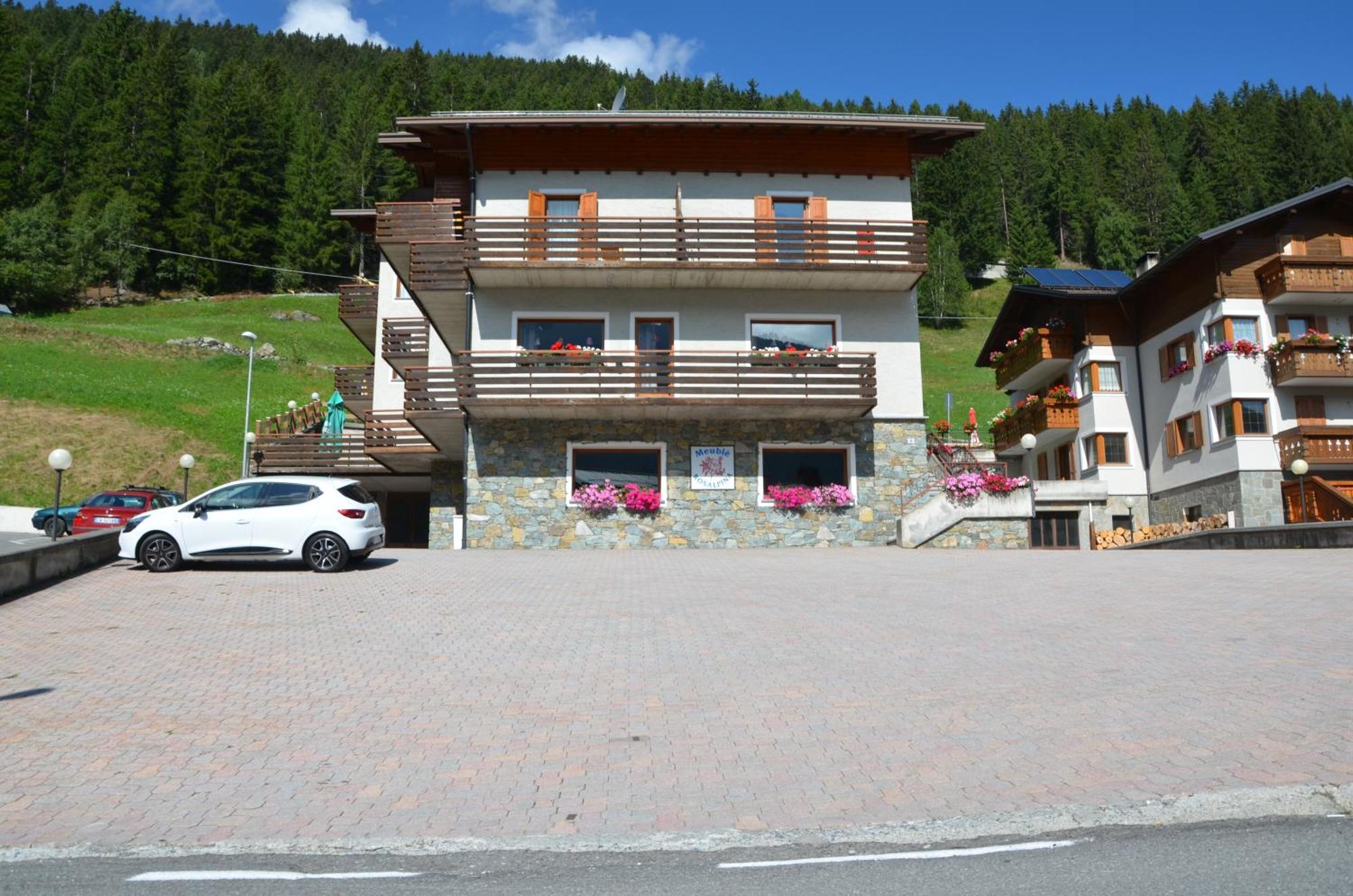 Hotel Meublè Rosalpina à Isolaccia Extérieur photo