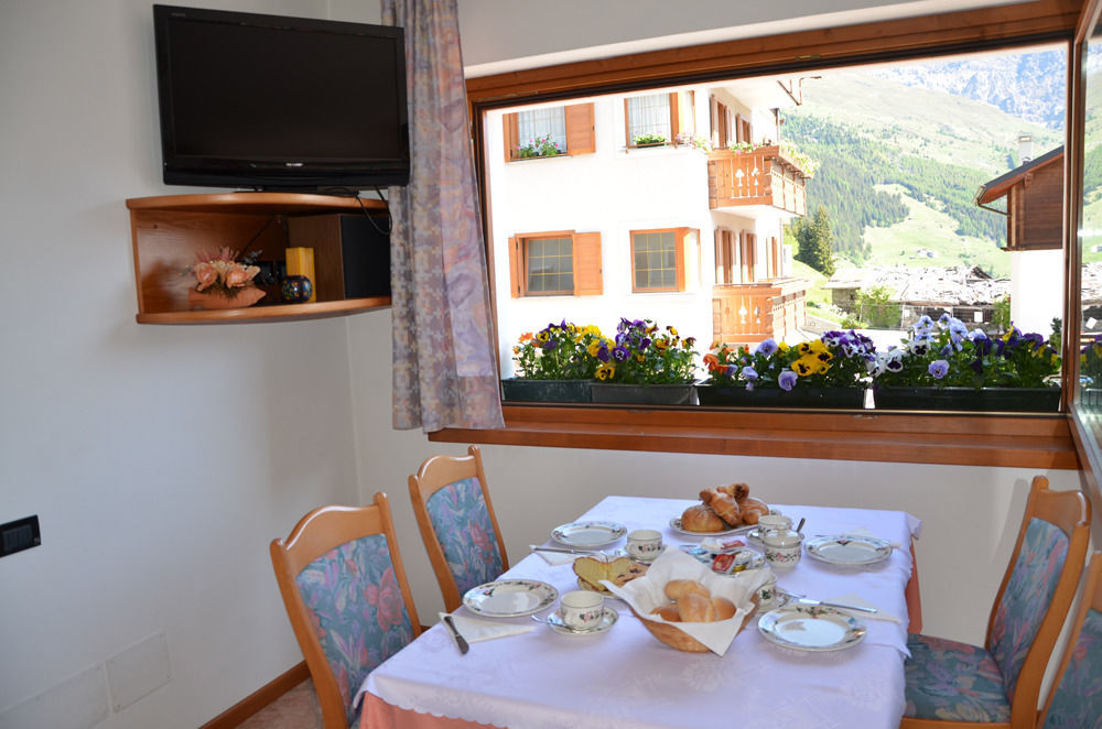 Hotel Meublè Rosalpina à Isolaccia Extérieur photo